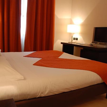 Hotel Metropolis Reggio Emilia Exterior foto