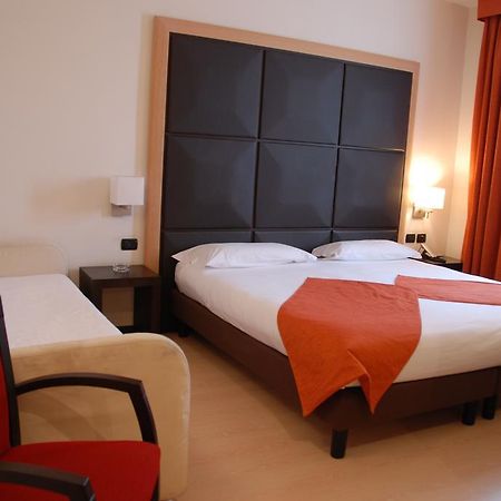 Hotel Metropolis Reggio Emilia Exterior foto